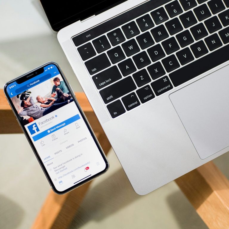 Laptop & Handy mit MediClaim App